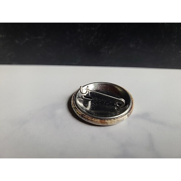 Bilbo Hobbitt Collectible Button - Picture 7 of 10